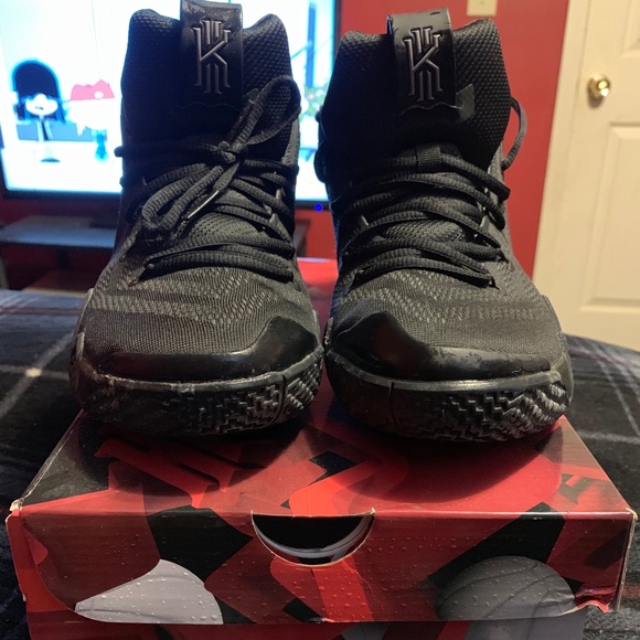 boys grade school kyrie 4